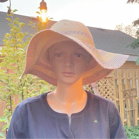 Straw hat with muted color stripe - Picture 7 of 9